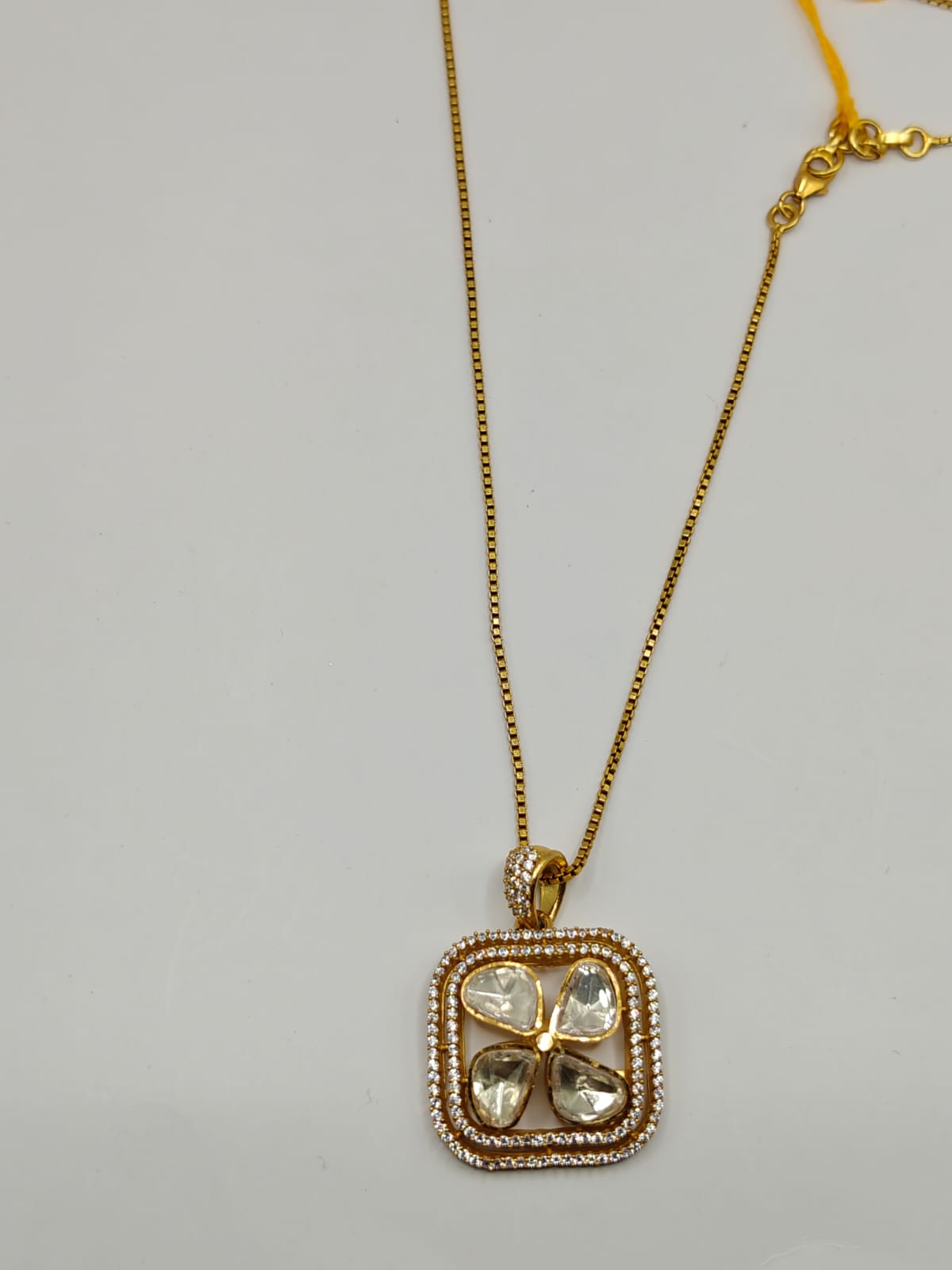 Gold-Plated Kundan Pendant Necklace with Elegant Design