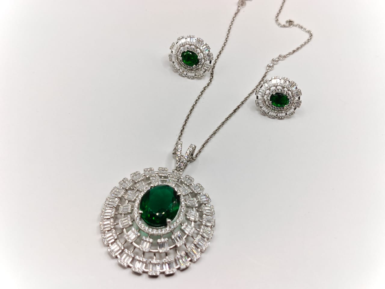Luxury Emerald Green Swarovski Diamond Pendant Necklace Set with Earrings